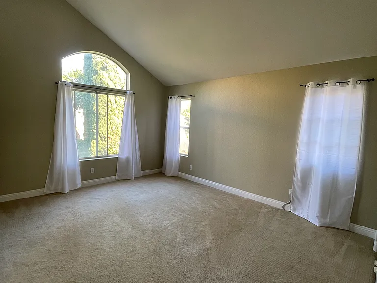 1586 Avenida Guillermo — Photo 15