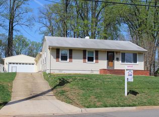 10826 Woodhaven Dr, Fairfax, VA 22030