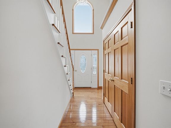 5th image of 138 Vineland Ave