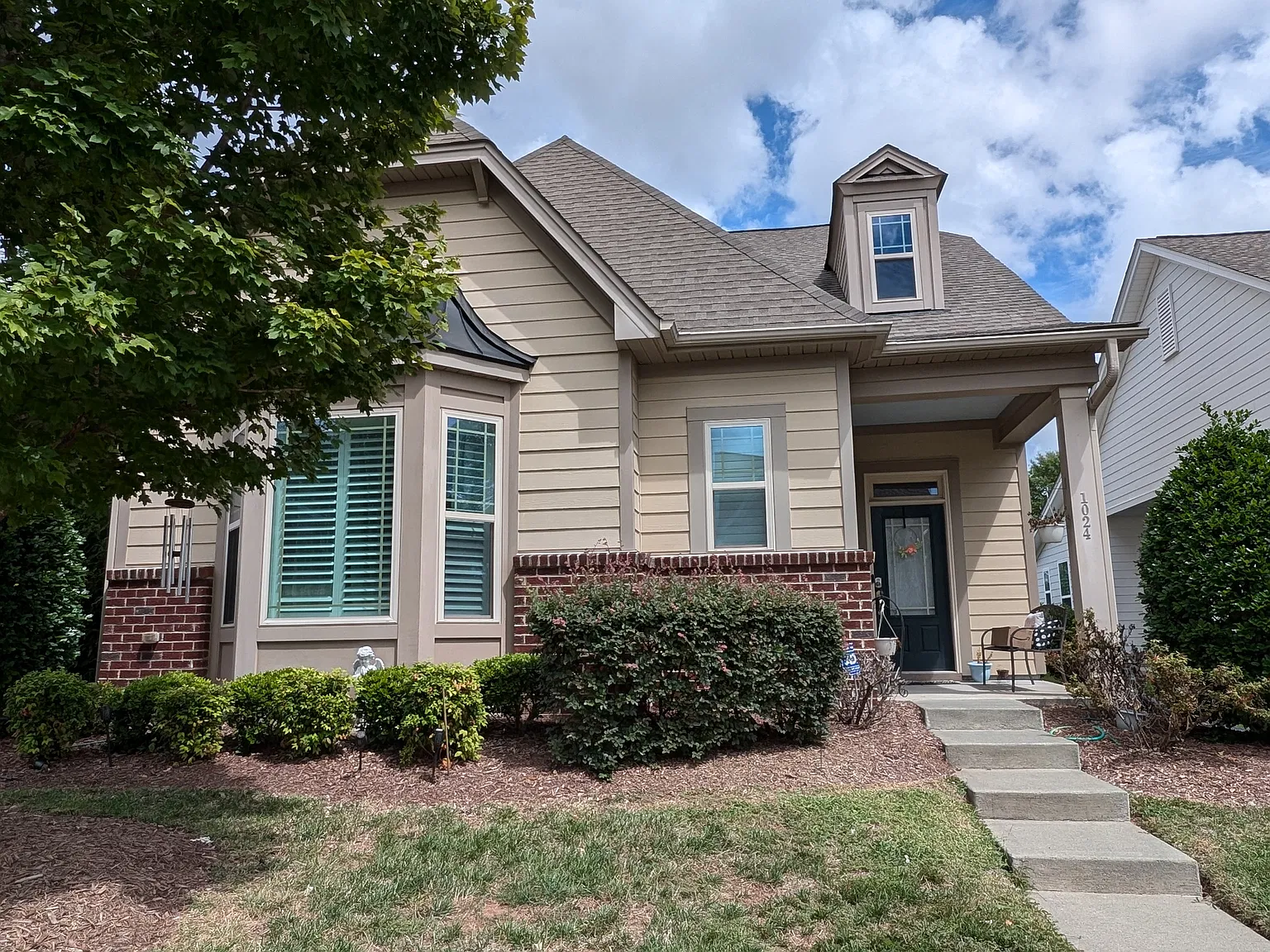 3 bed, 2487 sqft, $2,800 — Photo 3