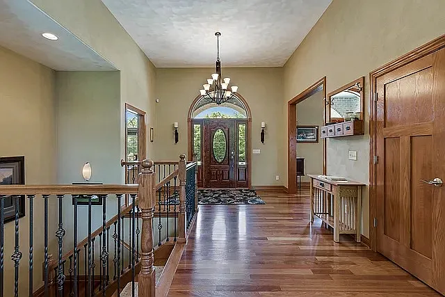 4 bed, 6204 sqft, $5,500 — Photo 2