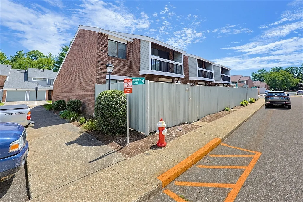 3 bed, 1.5 bath, 1295 sqft, $3,500 — Photo 4