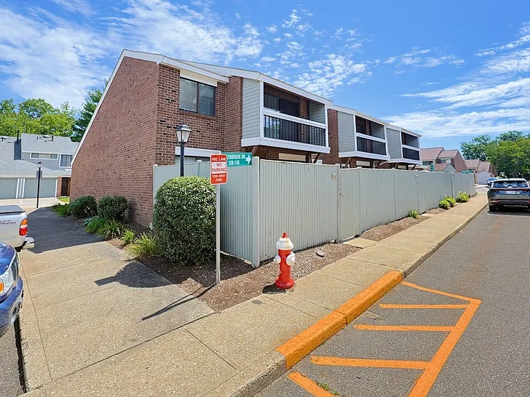 167 Greenbrook Dr #167 — Photo 4