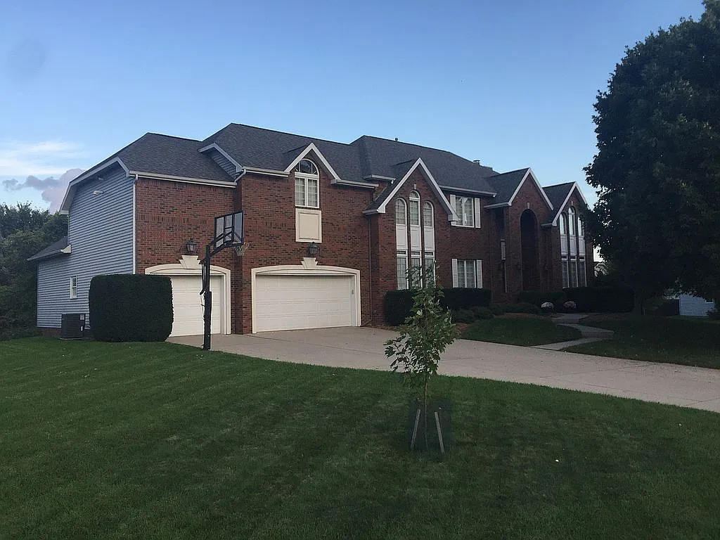 1903 Redbud Ln photo 1