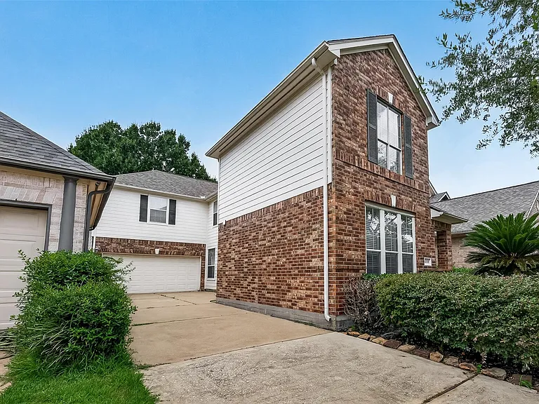 6118 Breezy Hollow Ln — Photo 3