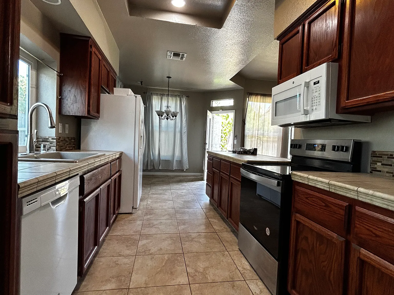 3 bed, 1678 sqft, $2,600 — Photo 3