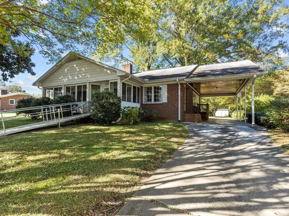 311 Delacroix St, Oxford, NC 27565