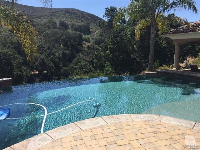 2nd image of 390 Loire Valley Dr