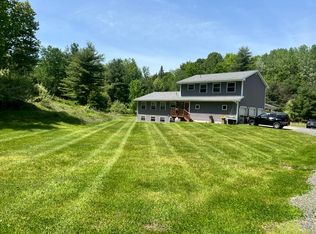 35 Garner Rd #35B, Averill Park, NY 12018