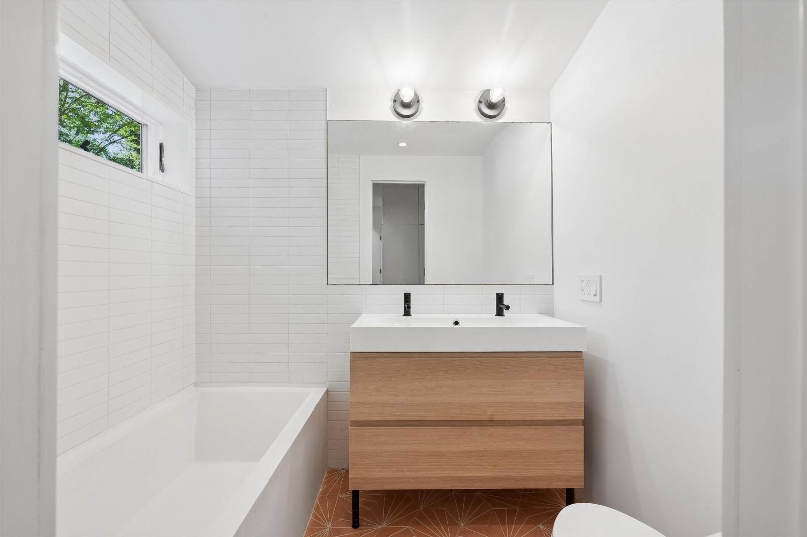  En-suite Primary Bathroom