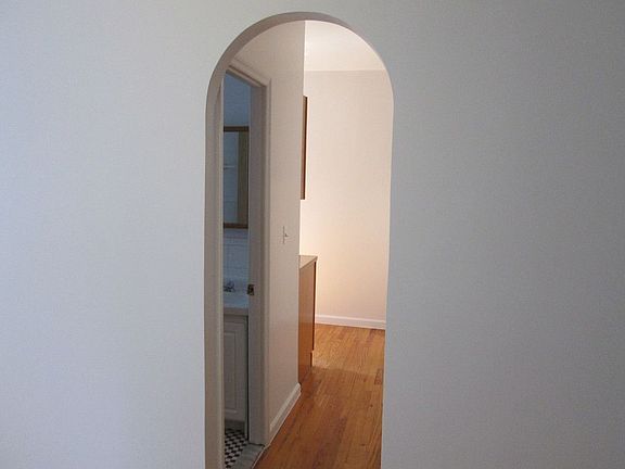 3rd image of 360 W 15th St APT 305