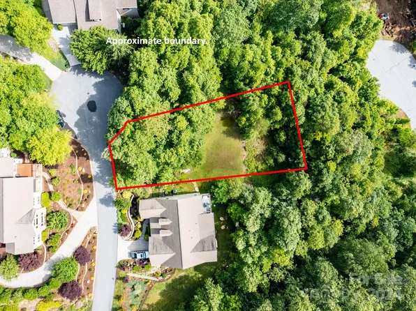 60 Bay Willow Ct, Hendersonville, NC 28791