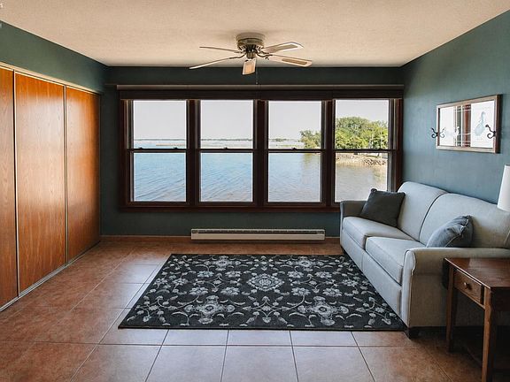 4th image of 230 W Lakeshore Dr APT F