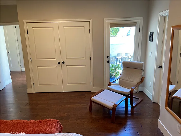 4470 Stansbury Ave — Photo 52