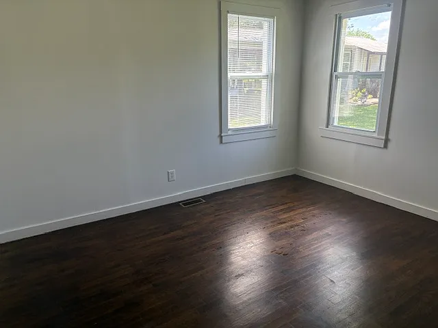 405 Greenwood Cir — Photo 7
