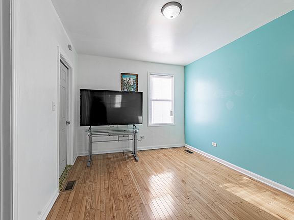 3rd image of 4106 W Ogden Ave