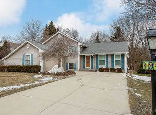 1917 N Summit St, Wheaton, IL 60187
