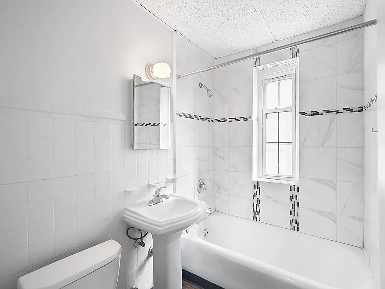 Middlehurst Apartments — Photo 7