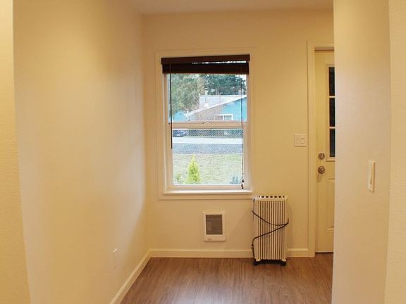 5th image of 1522 N Rainier Ave