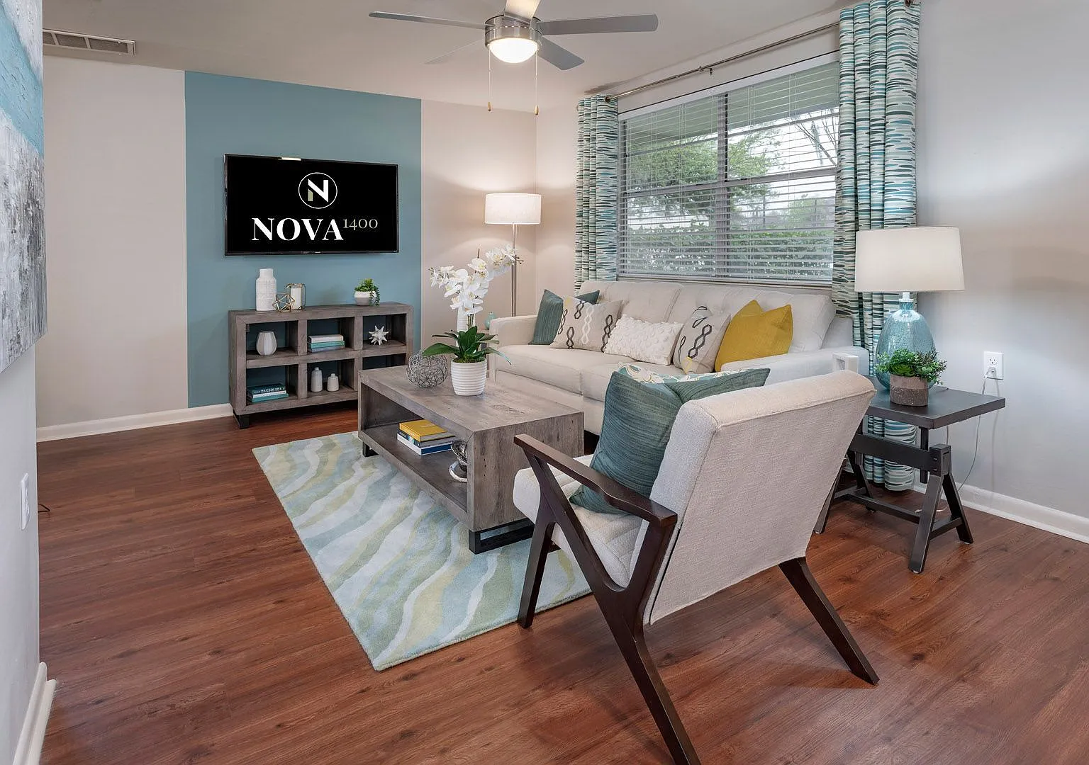 Nova 1400 — Photo 1