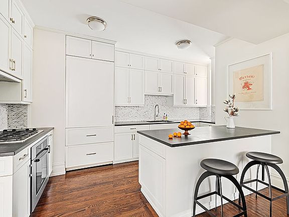 3rd image of 610 W 110th St APT 4D