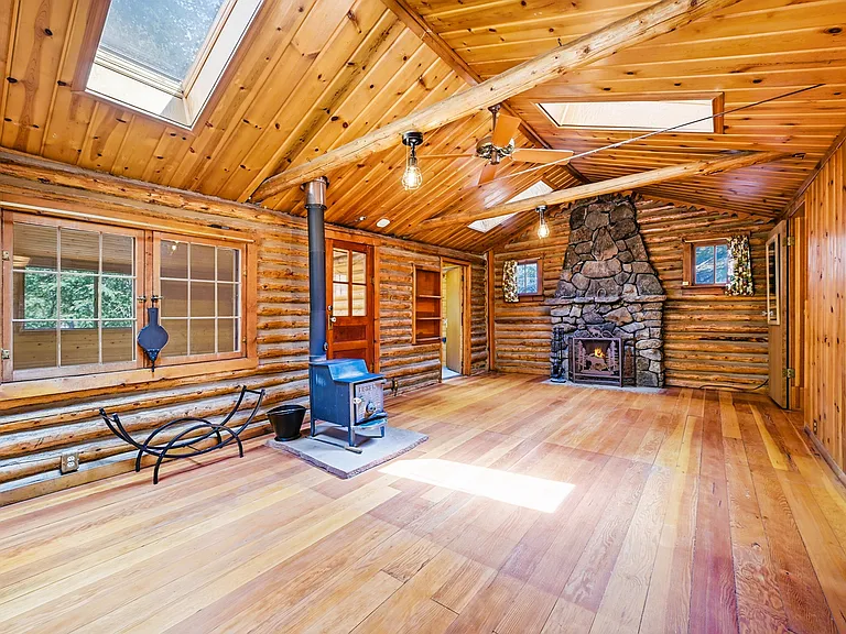 2299 S Beaver Creek Rd — Photo 2