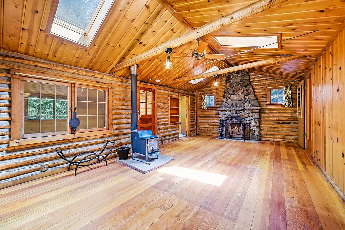 Building Photo - 2299 S Beaver Creek Rd