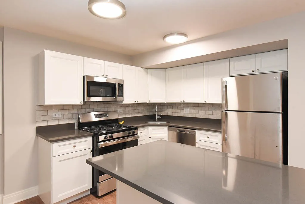 5746 N Winthrop Ave — Photo 3