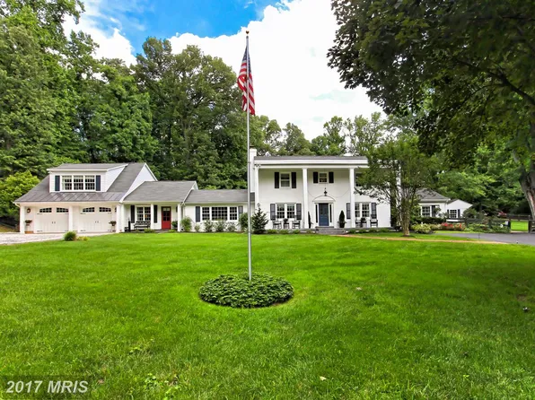 12520 Chronical Dr, Fairfax, VA 22030