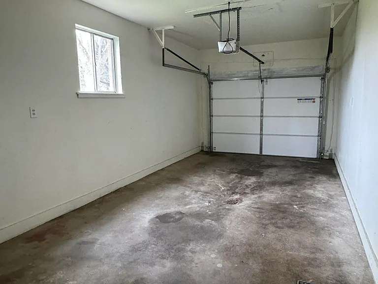 6641 Conway Rd — Photo 29