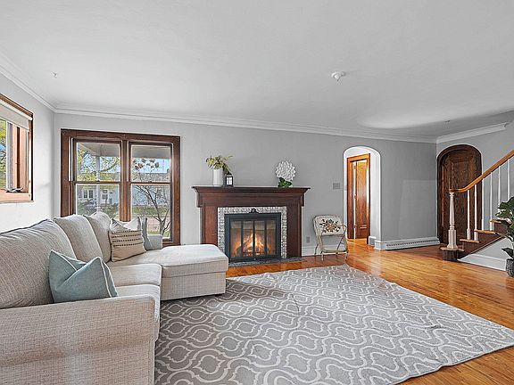 4th image of 809 Draper St