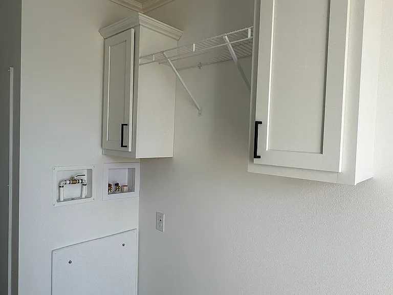 3607 Warren Ct — Photo 2
