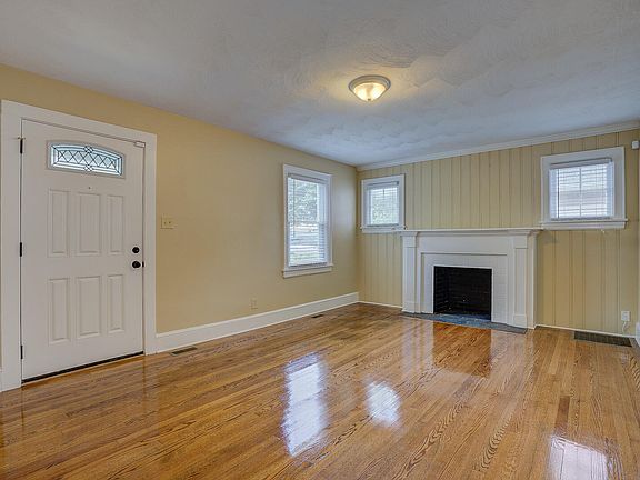 4th image of 3031 Lombardy Ave NW