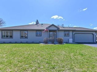 W175N8054 Robin Cir, Menomonee Falls, WI 53051