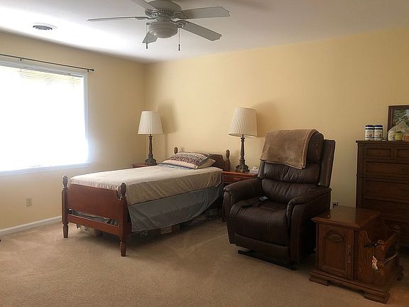 4th image of 1125 Spearhead Dr