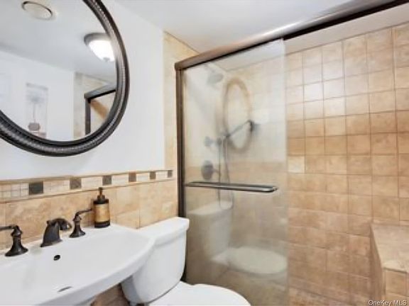 4th image of 10 Bainbridge Avenue