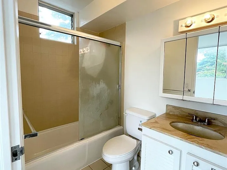 1710 Punahou St #403 — Photo 13