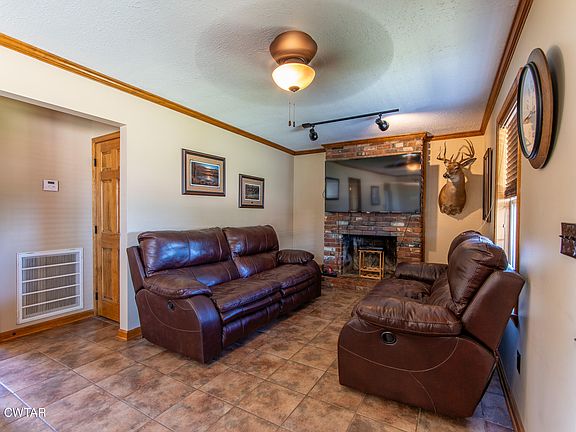 5th image of 247 E Lakeview Dr