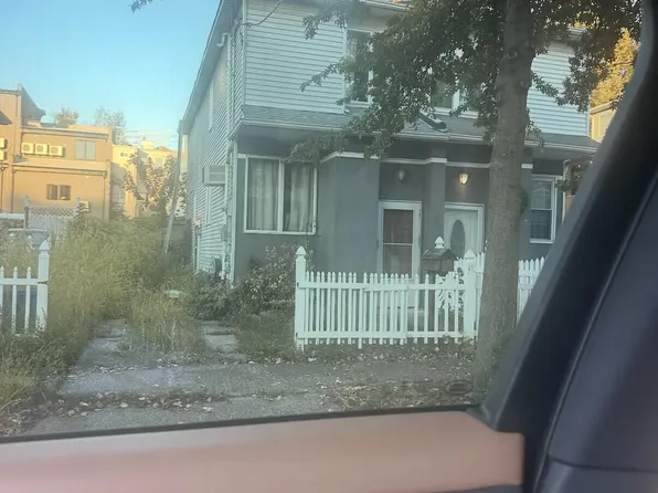 5 White St, Staten Island, NY 10305