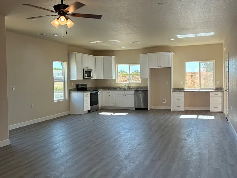 3621 Venice Ave — Photo 4