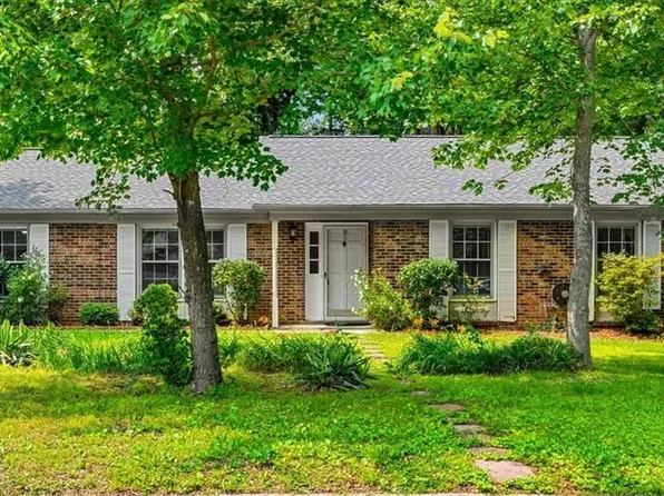 4 Manard Ct, Greensboro, NC 27407