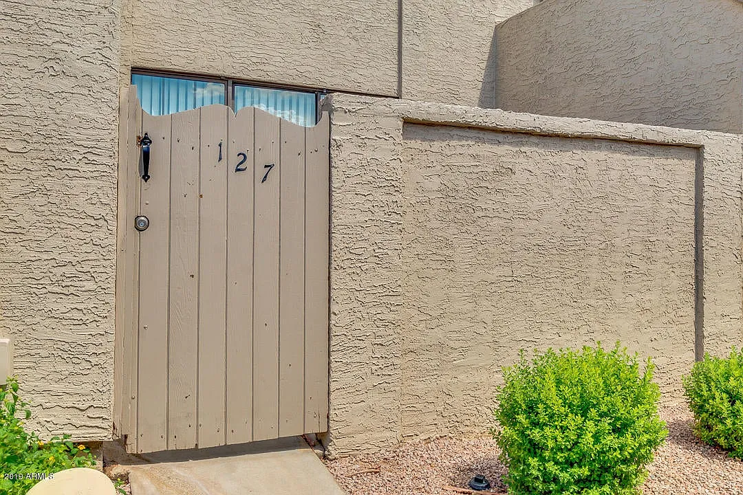2 bed, 2.5 bath, 1304 sqft, $1,950 — Photo 4