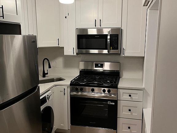 3rd image of 3613 S Archer Ave #3F