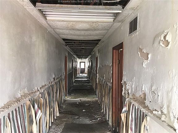 5th image of 5529 Maccorkle Ave SW