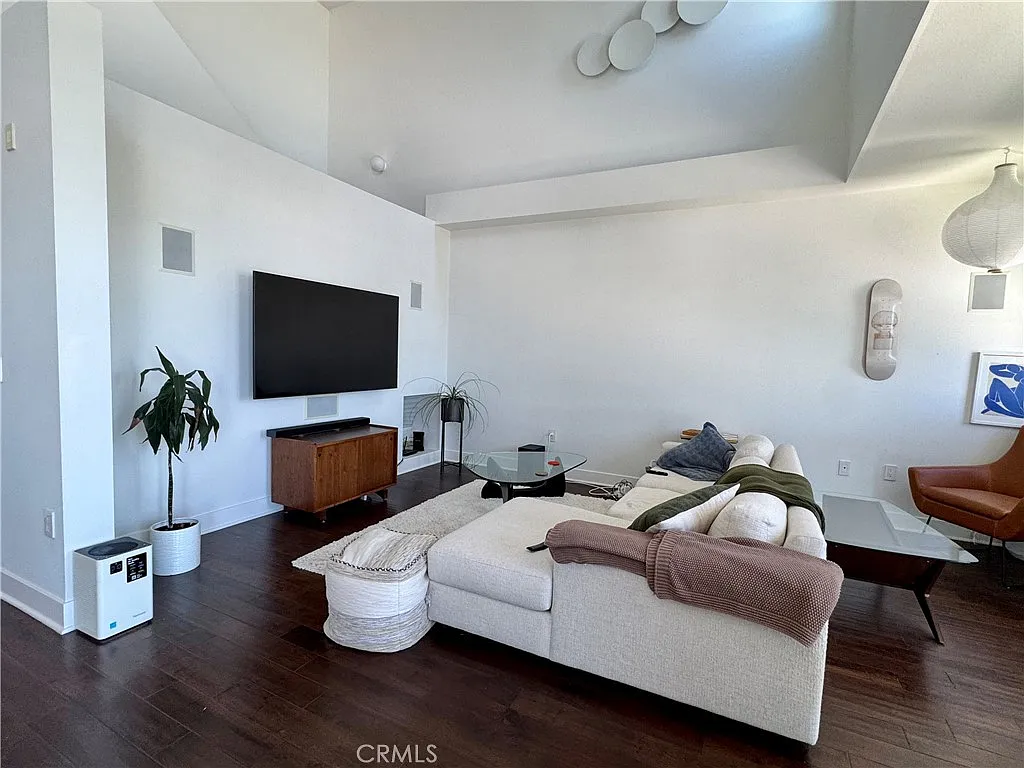 2 bed, 1360 sqft, $4,850 — Photo 4