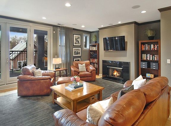 2nd image of 2461 N Lincoln Ave
