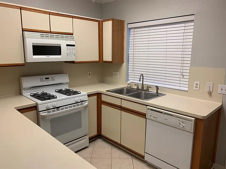2910 Grants Lake Blvd #1304 — Photo 10