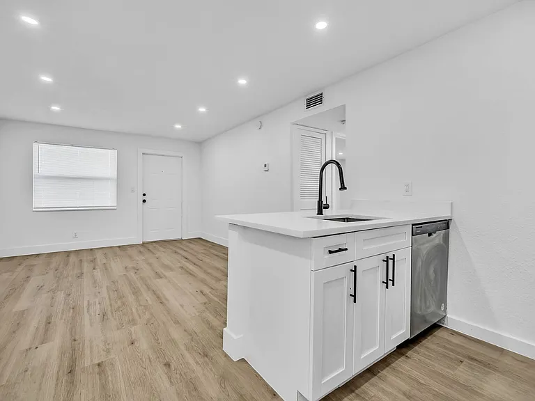 1015 NE 17th Ave — Photo 33