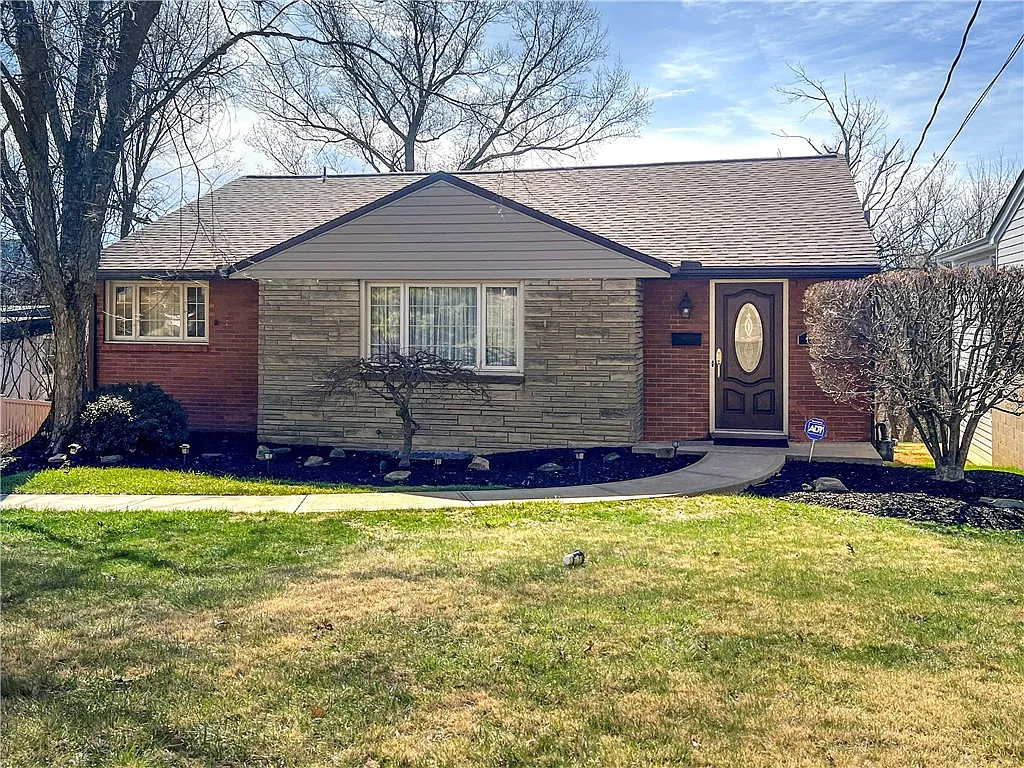 1335 Blue Jay Dr photo 1