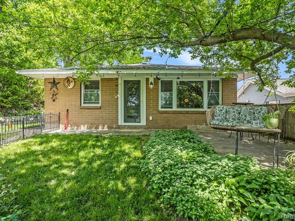 4475 Harp Dr, Linden, MI 48451